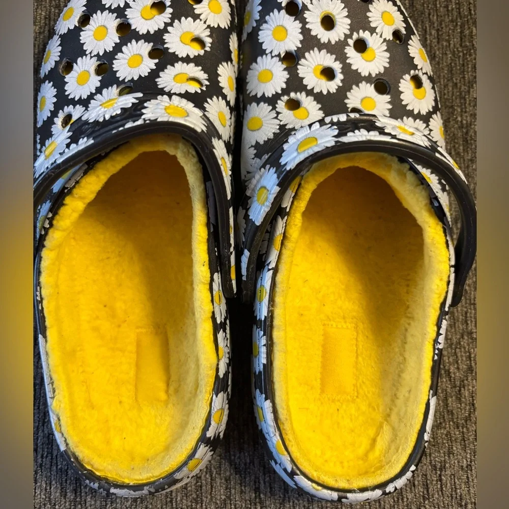Crocs Classic Lined Vacay Vibes Clog - Black/Daisy Men’s Size 12